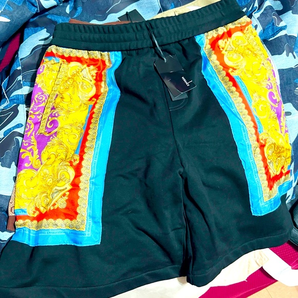 Versace men shorts - Picture 2 of 2